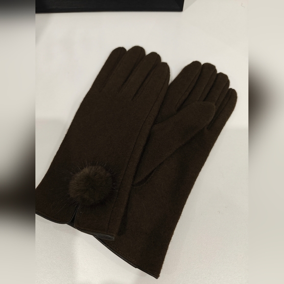 Wool Gloves with Pom-Pom Detail - Picture 3 of 3